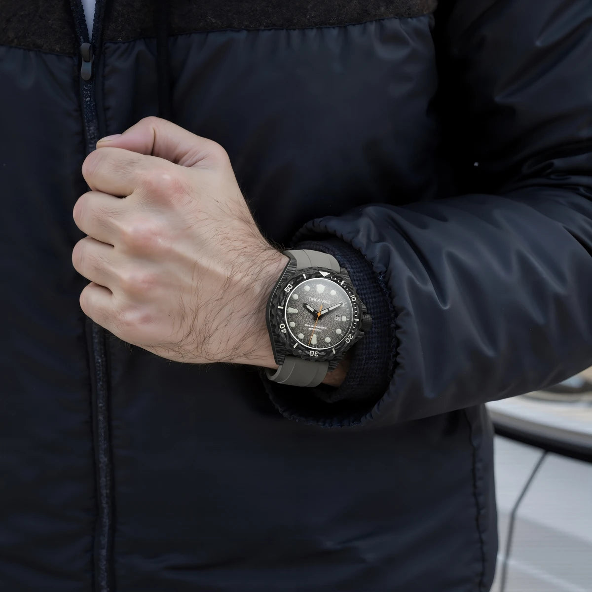 DREAMAS Men's Carbon Fiber Automatic Mechanical Diving Watch Swiss Luminous 500m Waterproof Gradient cold grey D0390G3