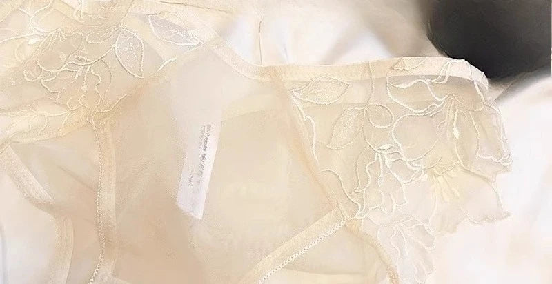 French Embroidery Lace Bralette Wireless Triangle Cup Bra for Women Elegant Lingerie Set Thin Straps Small Chest Cover MOYISU