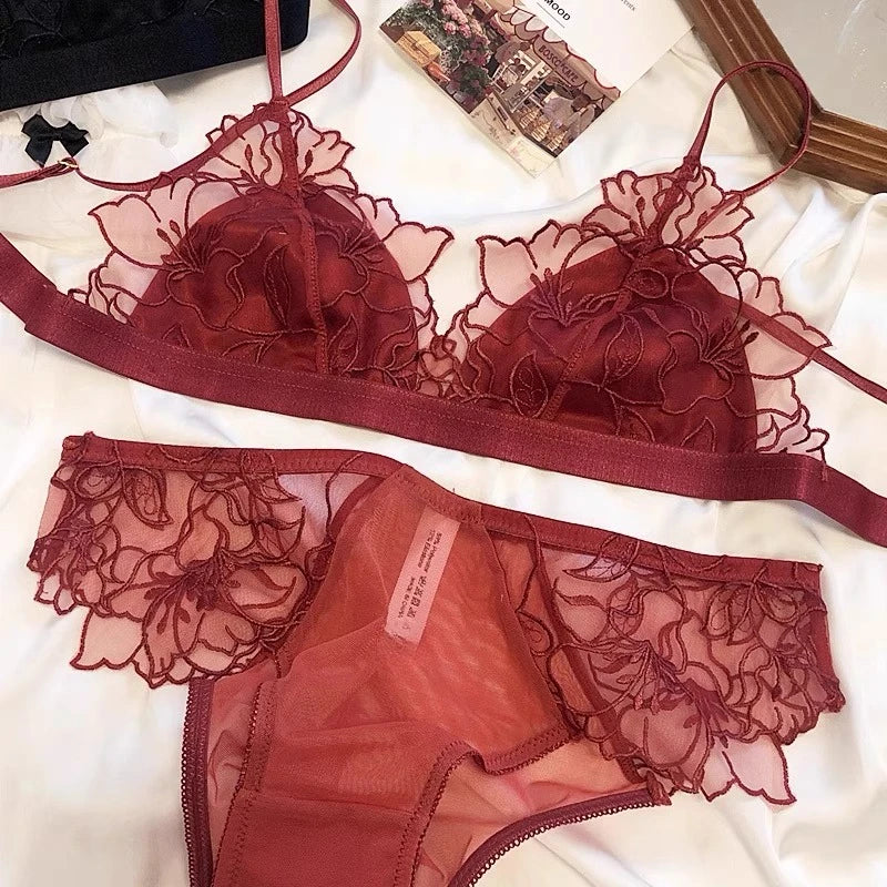 French Embroidery Lace Bralette Wireless Triangle Cup Bra for Women Elegant Lingerie Set Thin Straps Small Chest Cover MOYISU