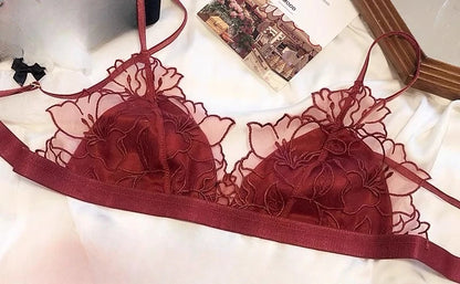 French Embroidery Lace Bralette Wireless Triangle Cup Bra for Women Elegant Lingerie Set Thin Straps Small Chest Cover MOYISU