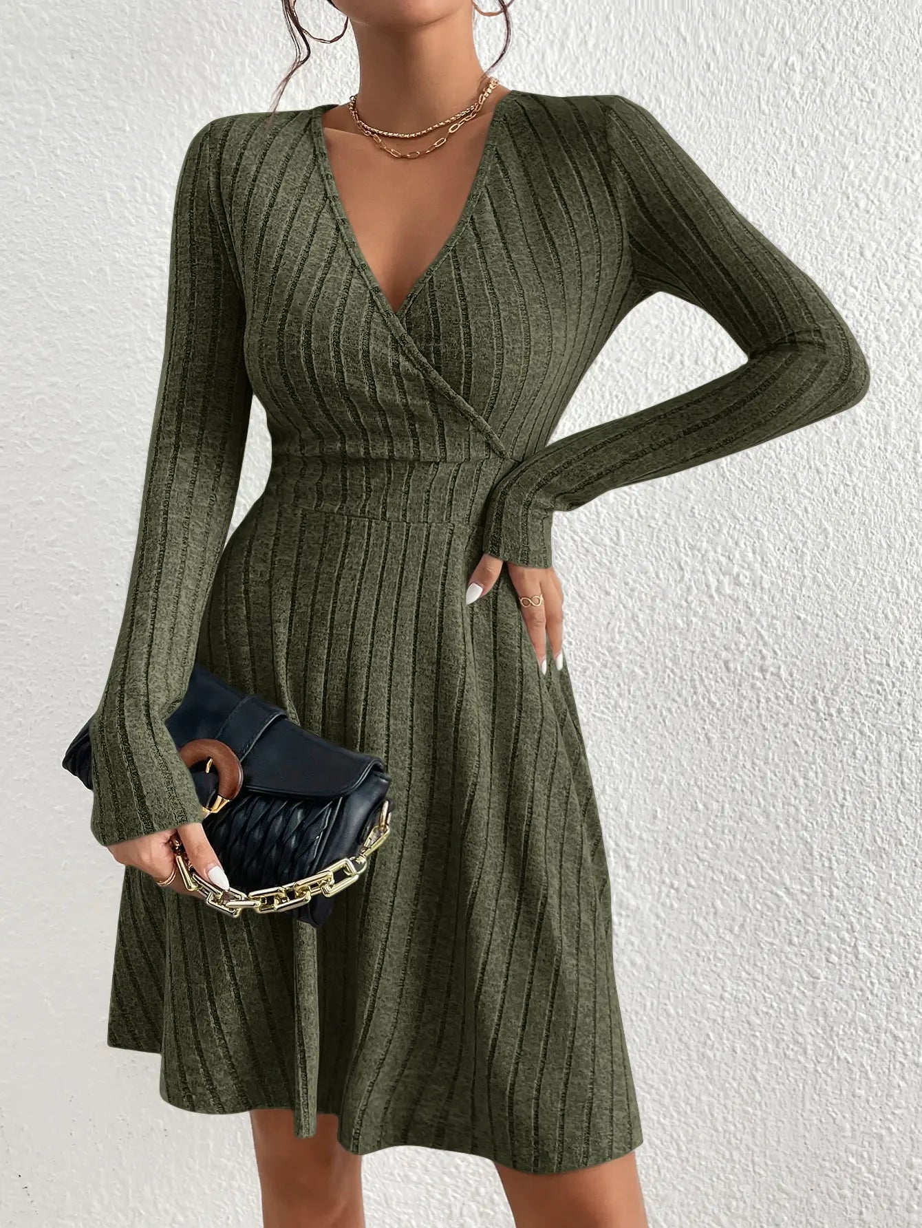 Winter New V-neck Sexy Waistline A-line Umbrella Skirt Big Swing Long-sleeved Knit Dress