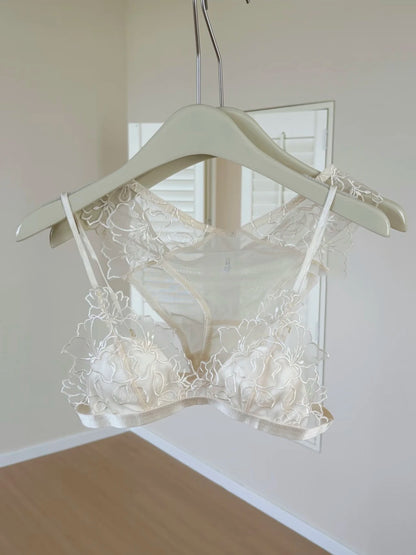 French Embroidery Lace Bralette Wireless Triangle Cup Bra for Women Elegant Lingerie Set Thin Straps Small Chest Cover MOYISU