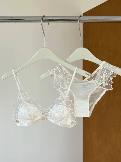 French Embroidery Lace Bralette Wireless Triangle Cup Bra for Women Elegant Lingerie Set Thin Straps Small Chest Cover MOYISU