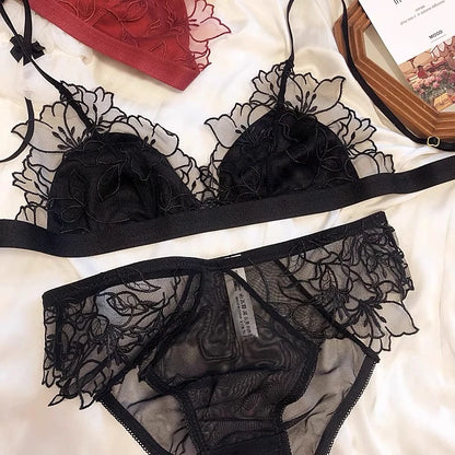 French Embroidery Lace Bralette Wireless Triangle Cup Bra for Women Elegant Lingerie Set Thin Straps Small Chest Cover MOYISU